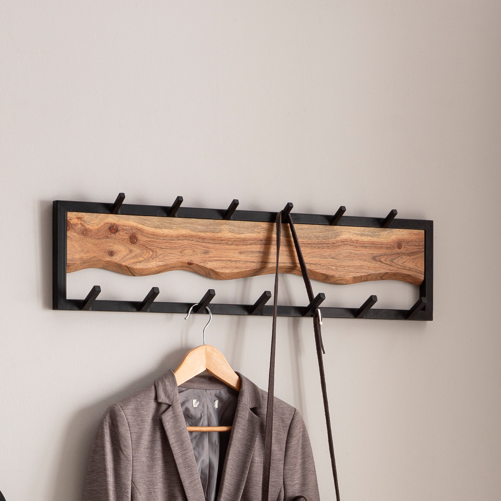 Perchero de pared 80x20x8 cm madera maciza de mango y metal